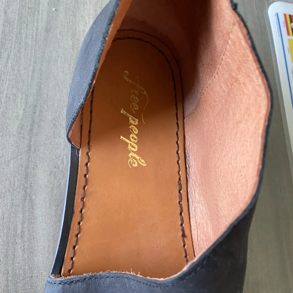 Free people Mont Blanc sandals the color is like a dark grayish black - Picture 4 of 12